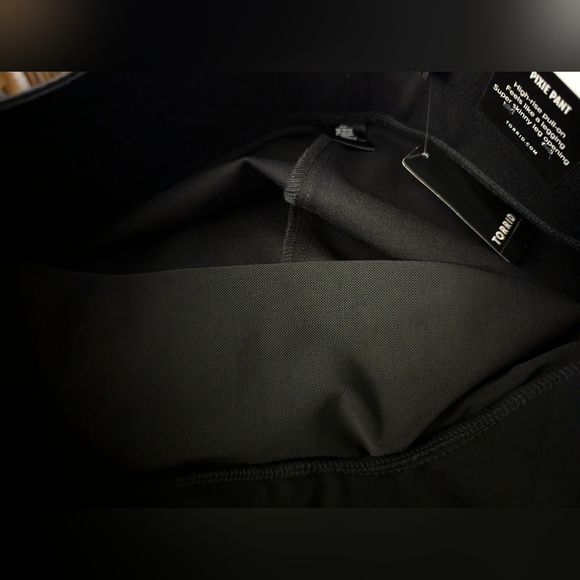 Torrid NWT Studio Ponte Slim Fix Black Zip Hem Pixie Pant 1x - Picture 15 of 15